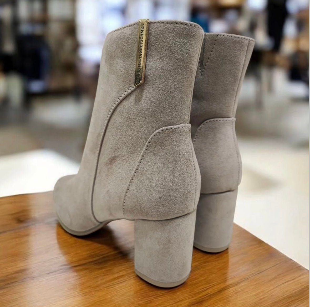 Stivaletto da donna in suede - Stivaletto basso in morbida pelle