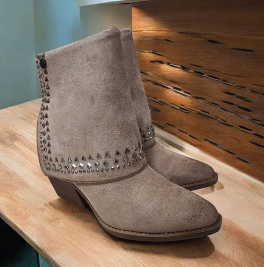 Boots shadow